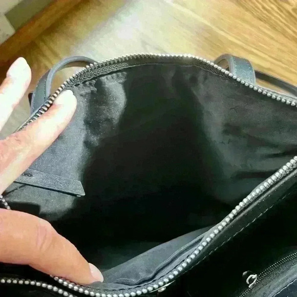 TAHARI - BLACK PURSE WITH HANDLES AND CROSSBODY STRAP - Picture 10 of 16